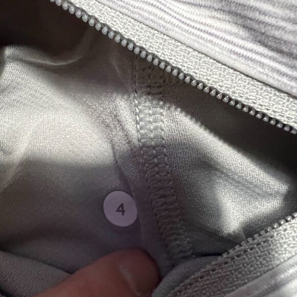 Lululemon Size 4 Run With The Sun Crop Wee Are From Space Nimbus Battleship Wht - Picture 7 of 9